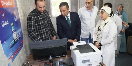 محافظ المنوفية يفاجئ المركز الصحي بشبين الكوم ويتابع انتظام العمل