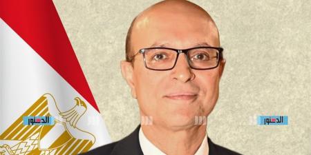 رئيس جامعة أسيوط يهنئ طلاب الجامعة التكنولوجية الدولية بفوز مشروع "سيارة الهيدروجين"