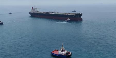 شلل الملاحة في هرمز.. خمس سفن فقط تعبر الممر الحيوي خلال 24 ساعة