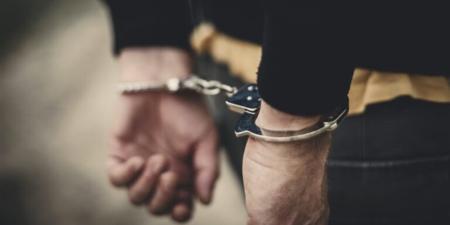 أب ينهي حياة طفلته ويستعين بشقيقه في إخفاء جثمانها