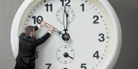 علماء يفسّرون سبب شعورنا بتسارع الوقت مع التقدم في العمر