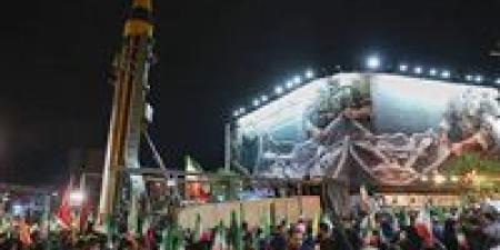 ذا هيل: لماذا يصعب كسر قبضة إيران على مضيق هرمز؟