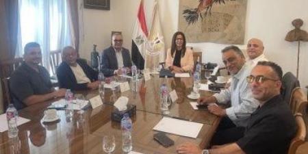 وزيرة الثقافة تبحث مع صناع السينما سبل تطوير الصناعة وتعزيز تنافسيتها