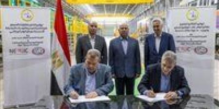 وزير النقل يشهد توقيع اتفاقيتين لتصنيع وتوريد 500 عربة ركاب سكك حديدية مكيفة