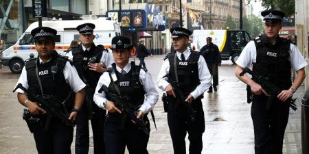 سياسي بريطاني يكشف عن محاولة إحراق منزله وتصاعد التهديدات ضده