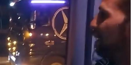 ربنا يستر طريقك يا أبويا.. شاب يعبر عن سعادته بالعمل في نفس مهنة أبيه «فيديو»