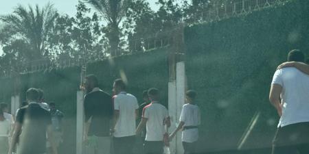 توافد جماهير الأهلى والزمالك على استاد القاهرة.. صور