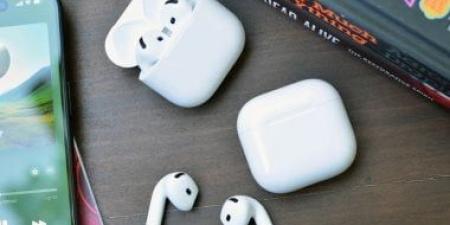 كاميرات داخل AirPods؟ خطوة غامضة جديدة من Apple تثير الجدل