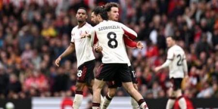 مان يونايتد ضد ليفربول.. خطأ فادح يهدي الريدز هدف التعادل 2-2 "فيديو"