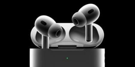 AirPods بكاميرات مدمجة.. أغرب منتج من آبل يقترب من الحقيقة