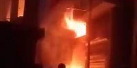 جهود مكثفة لإخماد حريق مخزن دهانات بشربين وإسعاف مصابة باختناق
