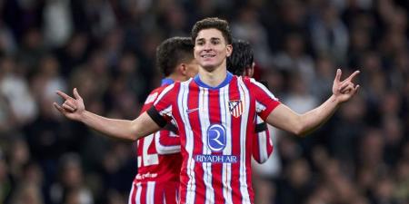 جوليان ألفاريز يدرس الرحيل عن أتلتيكو مدريد.. وبرشلونة وباريس يترقبان الموقف