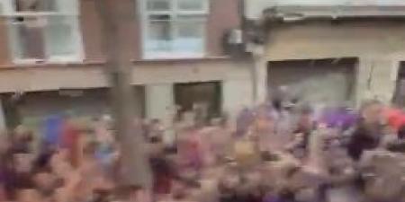 برشلونة ضد الريال.. حافلة ريال مدريد تتعرض لاعتداء جماهيري قبل مباراة برشلونة