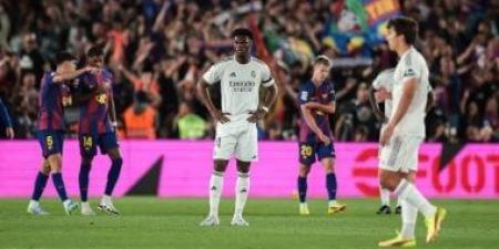 برشلونة يتقدم على الريال 2-0 بالشوط الأول ويقترب من التتويج بالليجا.. فيديو