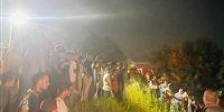 العثور على الجثة الثانية لضحايا حادث كوبري نجع حمادي أمام مسجد الشيخ أبو الوفا الشرقاوي