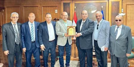 تفاصيل لقاء محافظ السويس برئيس الاتحاد العام للجمعيات الأهلية لبحث المبادرات التنموية