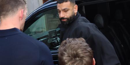 ليفربول يودع محمد صلاح بحفل خاص قبل الرحيل.. صور