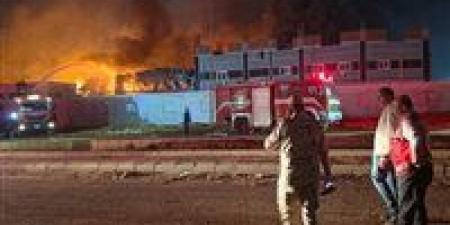بدون وفيات .. السيطرة على حريق مصنعي العاشر وإصابة 21 شخصاً
