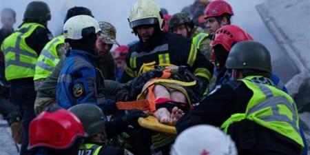 قتيل و31 مصابًا في هجوم روسي بالصواريخ والمسيرات على كييف