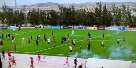 اشتباكات وإطلاق نار بسبب ركلة جزاء في الدوري الليبي (فيديو)