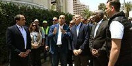 رئيس الوزراء يتفقد مشروع رفع كفاءة الواجهات الخارجية والموقع العام لقصر التحرير