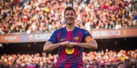 ليفاندوفسكي يعلن رحيله عن برشلونة بعد 4 سنوات من الإنجازات