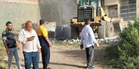 «لا تهاون مع المخالفين».. إزالة البناء بدون ترخيص في قنا