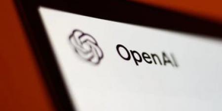 هل بدأت الحرب بين آبل وOpenAI؟ أزمة Siri وChatGPT تتصاعد