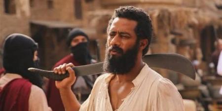 "بسبب الجلابية".. صعايدة يتهمون سينما بالأقصر بمنعهم من دخول فيلم «أسد» (فيديو)