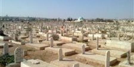 هل زيارة القبور في العيد حرام؟.. أستاذ الفقه بجامعة الأزهر يُجيب