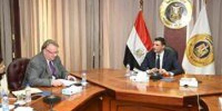 وزير الصناعة يبحث مع مدير مكتب منظمة العمل الدولية بالقاهرة مشروعات المنظمة الحالية والمستقبلية