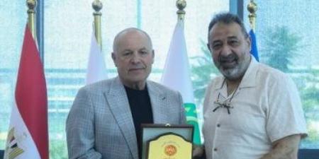 أبو ريدة يجتمع بمجدى عبد الغنى رئيس جمعية المحترفين لتعزيز سبل التعاون