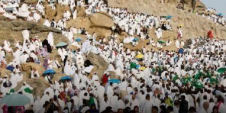مركز الأرصاد بالسعودية يحذر من التعرض المباشر للشمس مع ارتفاع الحرارة على عرفات