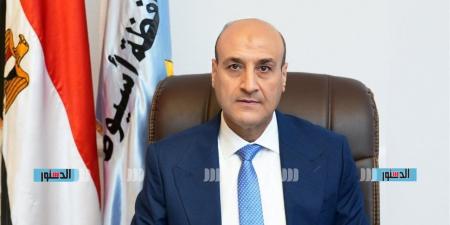 محافظ أسيوط يؤدي صلاة عيد الأضحى بساحة أرض الملاعب وسط جاهزية كاملة