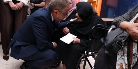 محافظ الجيزة يزور دار المسنين بالدقي ويشارك النزلاء احتفالات عيد الأضحى