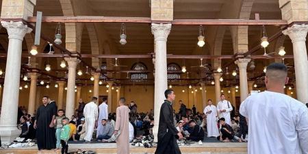 توافد المصلين على مسجد عمرو بن العاص لأداء صلاة العيد (بث مباشر)