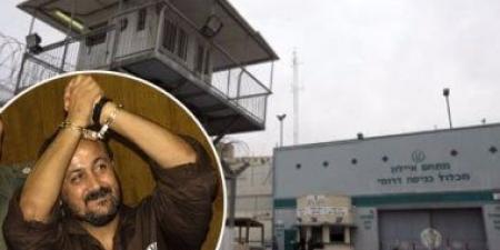 كيف يتبادل الأسرى الفلسطينيون "عيدية الصبر" خلف قضبان الاحتلال؟