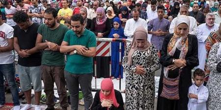 "الله أكبر كبيرًا".. الأطفال يزينون ساحات حلوان بعد صلاة العيد (بث مباشر)