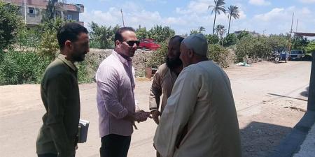 من الشارع.. وكيل صحة البحيرة يستمع لآراء المواطنين في الخدمات الصحية بالنجوع