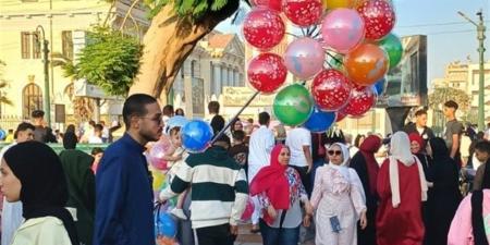المواطنون يتوافدون على الحدائق والمتنزهات للاحتفال بأول أيام عيد الأضحى المبارك