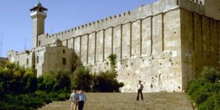 مسؤول فلسطيني: يجب استمرار التوافد للحرم الإبراهيمي لحمايته من غطرسة إسرائيل