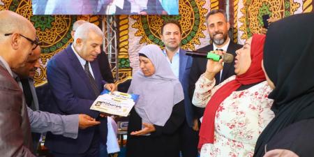 حزب مستقبل وطن يهدي 10 رحلات عمرة مجانية لأهالي ريف المنتزه في الإسكندرية