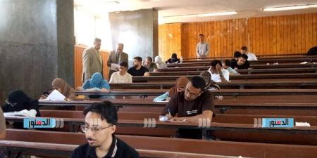 رئيس جامعة أسوان يتابع امتحانات الفصل الدراسي الثاني بكلية العلوم