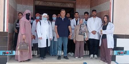 رئيس مدينة الحمام يتفقد القافلة الطبية المجانية بالوحدة الصحية بساحل العميد