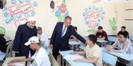 محافظ الشرقية يتفقد لجان امتحانات الثانوية الأزهرية بمعهد الصفوة النموذجي