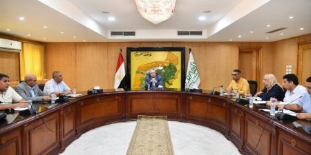 محافظ الفيوم يتابع الموقف التنفيذي لمشروعات "القرض الأوروبي" بالمحافظة