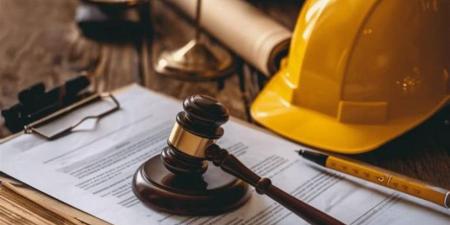 إصابة العمل.. حقوق العامل في العلاج والتعويض وفق قانون العمل الجديد
