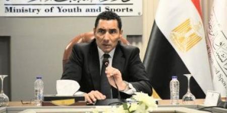 وزير الرياضة يناقش مع الأندية مديونيات المرافق فى اجتماع.. بالفيديو
