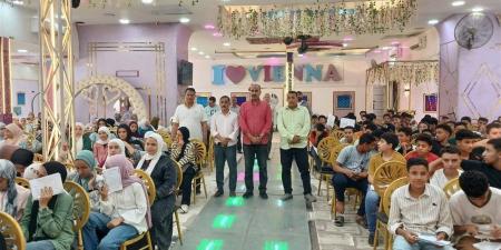 وكيل تعليم بني سويف يتابع قاعات المراجعات النهائية ويشيد بالتفاعل بين الطلاب والمعلمين
