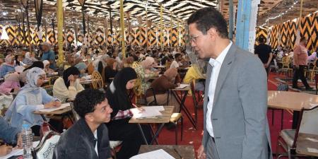 رئيس جامعة بنها يتابع امتحانات الترم الثاني بكلية التربية
